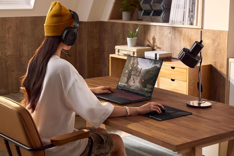 Asus TUF Gaming A16-TUF608JMR-RV095W 16 Pouces FHD+ 165Hz (processeur Intel Core i7-14650HX, 32Go DDR5, 512Go SSD, NVIDIA GeForce RTX 5060 8Go GDDR7, Windows 11 Home) Clavier AZERTY
